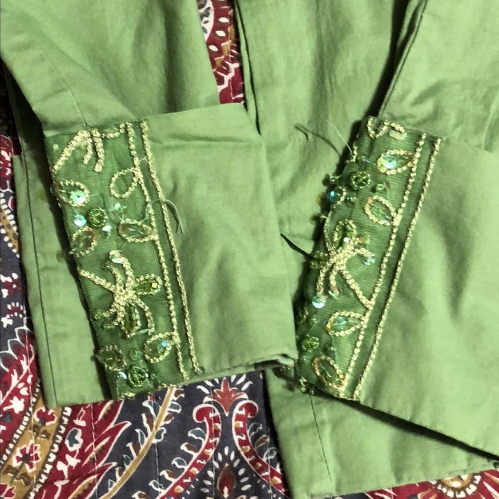 Green Cuffed sequence Capris - Picture 4 of 5